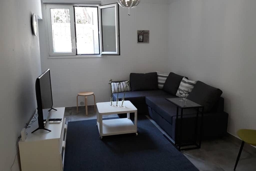 Cozy Apartment For 4 In Kolonaki, Lycabettus أثينا المظهر الخارجي الصورة