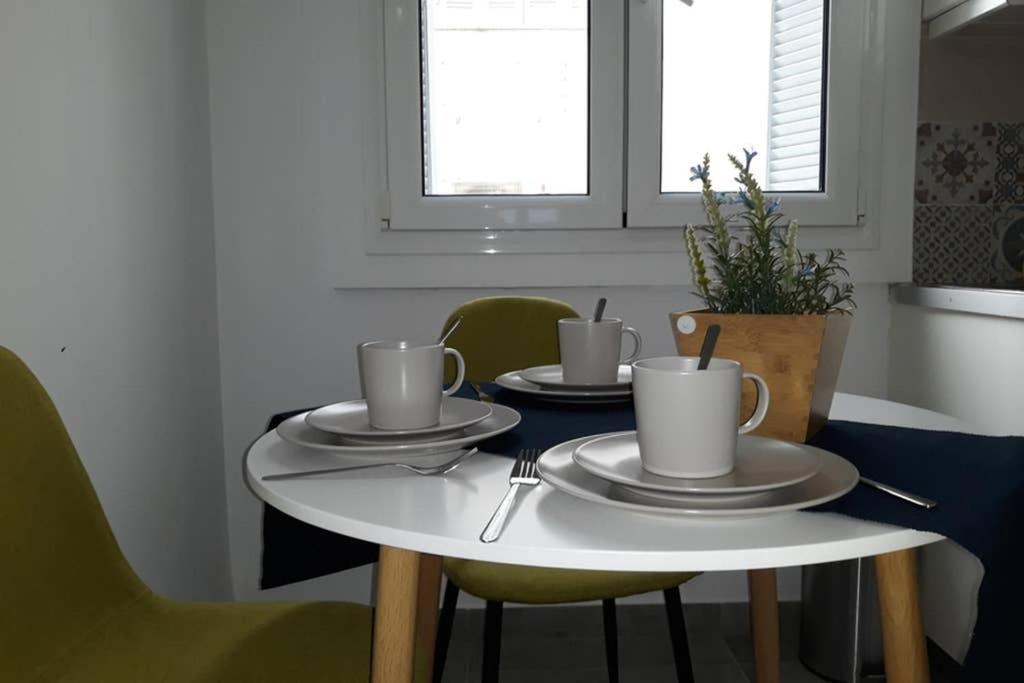 Cozy Apartment For 4 In Kolonaki, Lycabettus أثينا المظهر الخارجي الصورة
